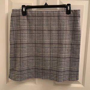 Houndstooth Mini Tight Skirt
